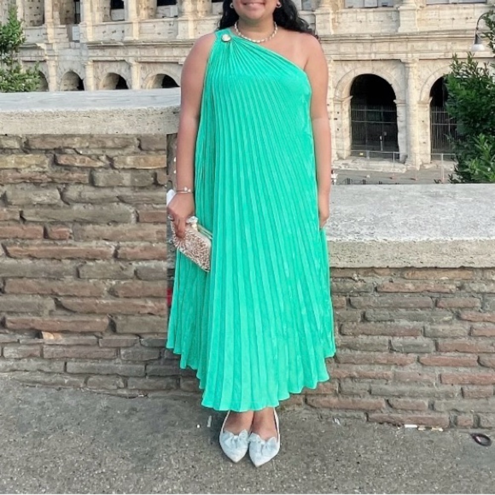 Elegant Banana Republic Green Silk One-Shoulder Dress